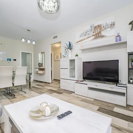 Cubo's Urban Town Centre Apartment